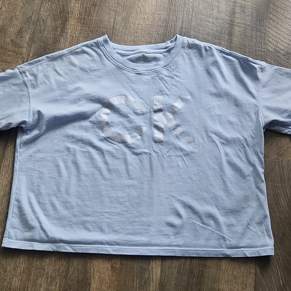 T-Shirt - Picture 3 of 3